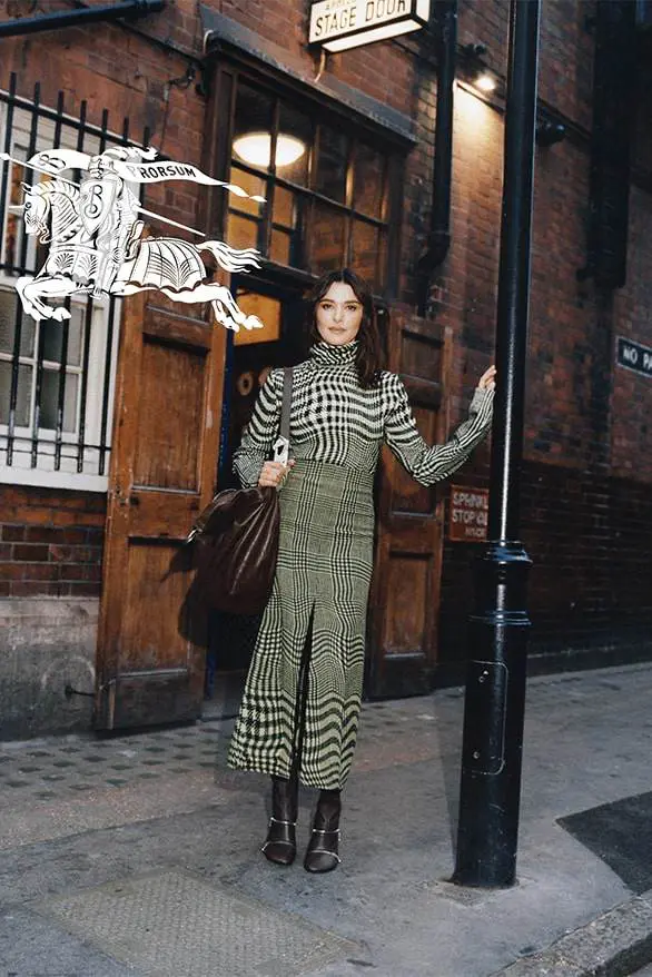Burberry Streets - Chiến dịch xuân 2024 của Burberry – Vải Thun Phú Sang