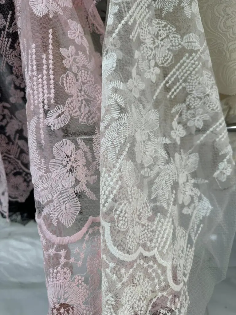 Vải ren hoạ tiết