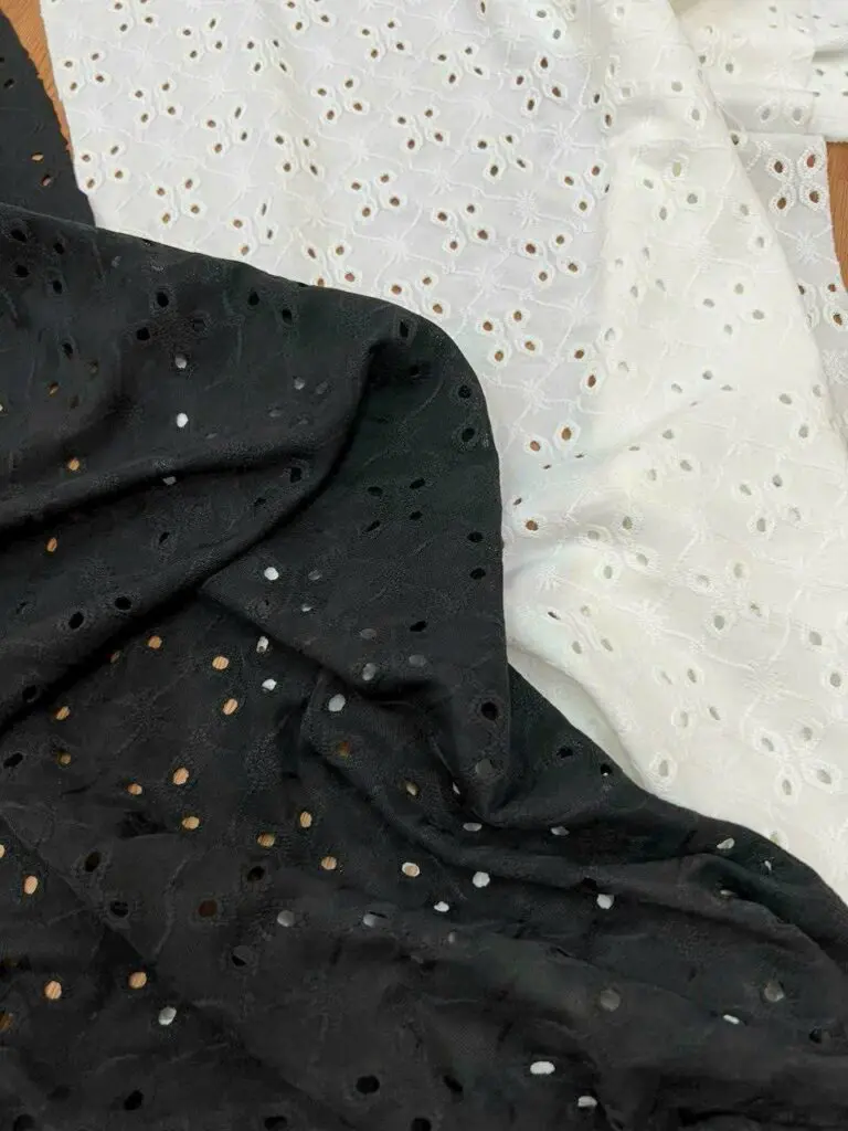 Vải Eyelet Là Gì ? Một Hành Trình Khám Phá Chất Liệu Độc Đáo 3 Vải Eyelet Là Gì ? Một Hành Trình Khám Phá Chất Liệu Độc Đáo – Vải Thun Phú Sang