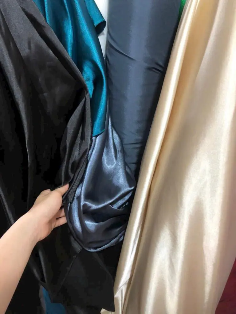 Vải Phi Bóng Là Gì? Ưu Nhược Điểm Và Ứng Dụng 2 Vải Phi Bóng Là Gì? Ưu Nhược Điểm Và Ứng Dụng – Vải Thun Phú Sang