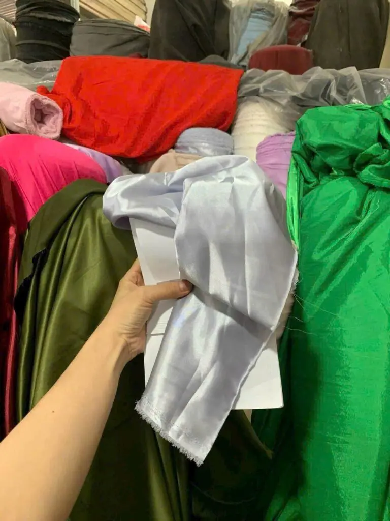 Vải Phi Bóng Là Gì? Ưu Nhược Điểm Và Ứng Dụng 4 Vải Phi Bóng Là Gì? Ưu Nhược Điểm Và Ứng Dụng – Vải Thun Phú Sang
