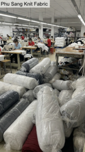 Vải thun may áo đồng phục giá sỉ: chọn cotton, cá sấu hay mè?