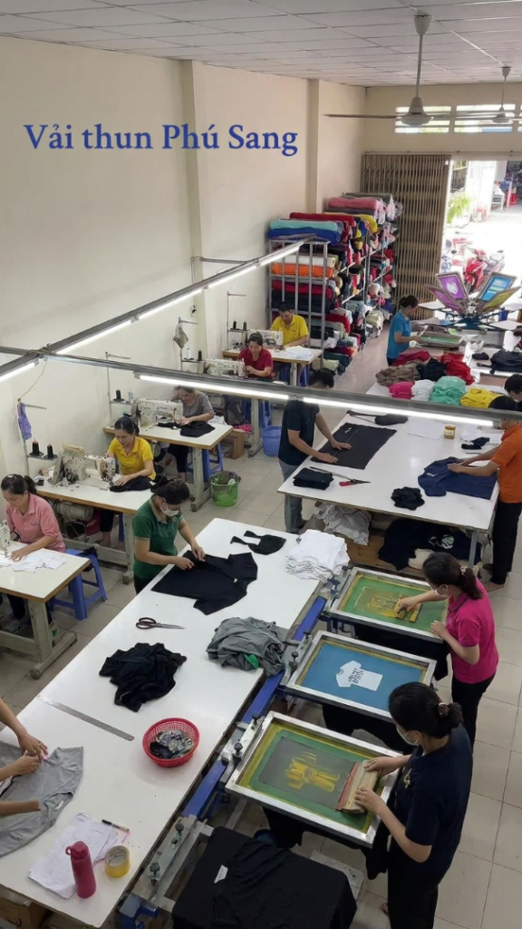 Đặt vải thun may áo đồng phục 100–500 áo: Checklist duyệt mẫu, màu và định lượng trước khi chốt đơn 2 Vai thun Phu Sang - Tai Xuong