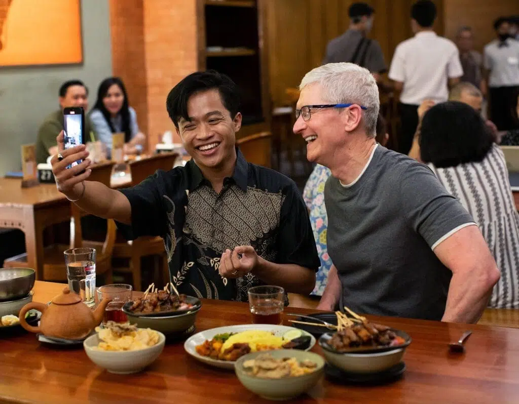 Tim Cook chọn vải thun đơn sắc